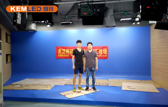 東莞理工學(xué)院虛擬演播室燈光實景圖2