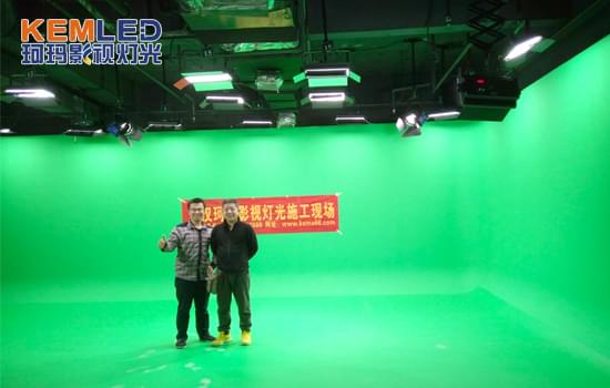 天津機電學(xué)院演播室燈光施工中